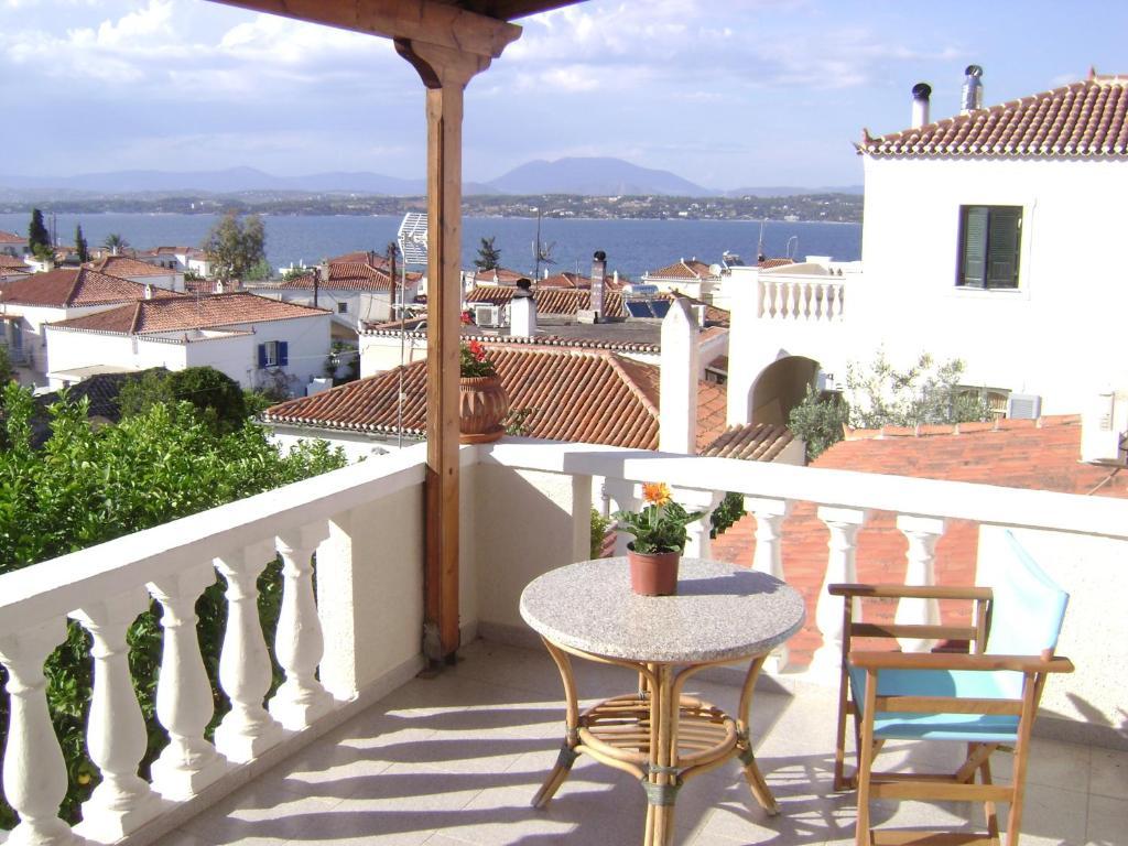 Theo Studios & Apartments Spétses Quarto foto