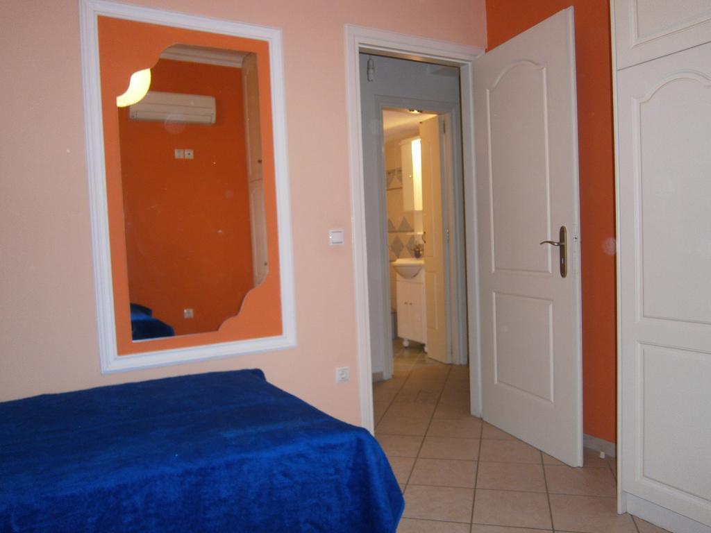 Theo Studios & Apartments Spétses Quarto foto