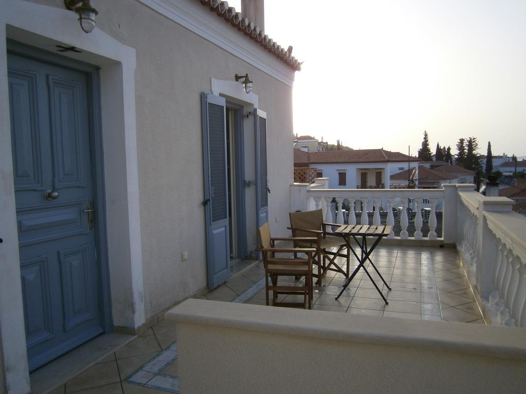 Theo Studios & Apartments Spétses Quarto foto
